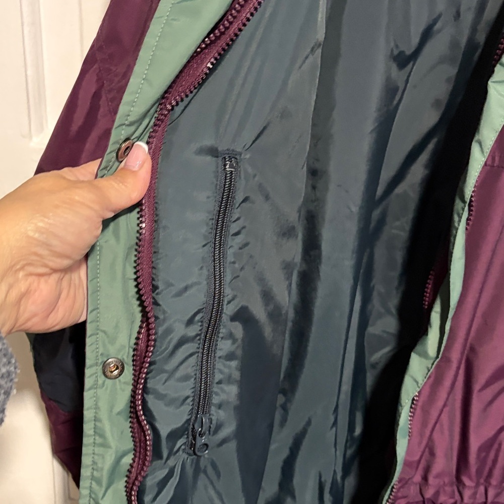 Columbia Women's Deep Burgundy and Forest Green Ski Jacket - Picture 8 of 13